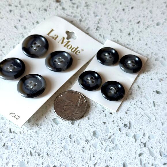 8 NEW Vintage 70s La Mode Gray Black Round 4 Hole Sewing Buttons On Card - Picture 4 of 6